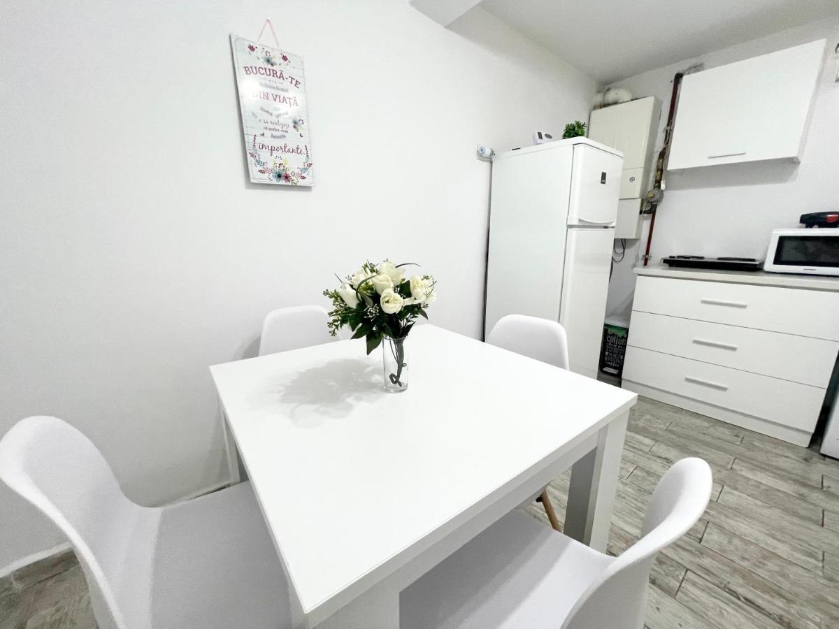 Temple 4 Apartment Букурещ Екстериор снимка
